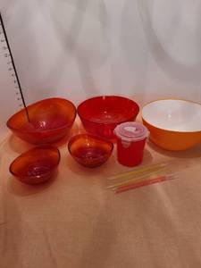 lot 1330 image: Plastic bowls and glow sticks