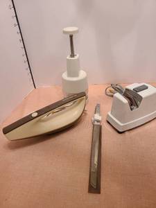 lot 1344 image: Hamilton beach electric knife, chopper and Dormeyer scissors and knife sharpener