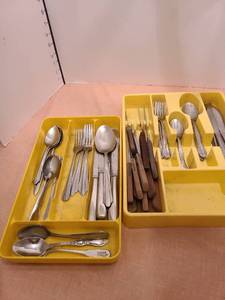 lot 1346 image: Miscellaneous flatware