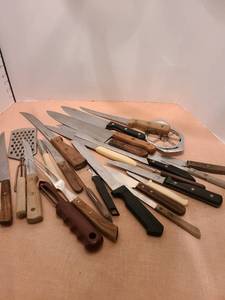 lot 1349 image: Assorted knives, potato peelers, and apple corer