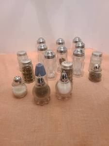 lot 1360 image: Assorted salt shakers