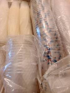 lot 1372 image: Plastic cups