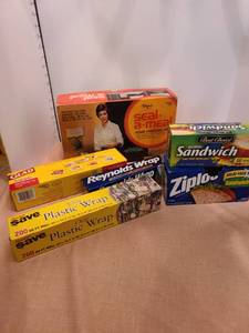 lot 1379 image: Dazey seal a meal home freezing set and plastic wraps and sandwich bags