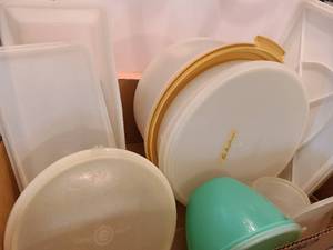 lot 1380 image: Assorted Tupperware