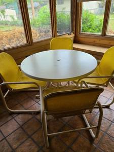 lot 1388 image: Samsonite 42 round patio table with 4 bright yellow chairs