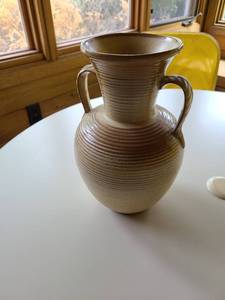 lot 1393 image: Frankoma vase 11 inches high