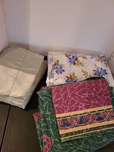 lot 1550 image: FULL Size Sheet Set Green Sheets are just Flat and Pillowcases