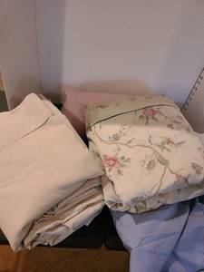 lot 1551 image: QUEEN Sized Bedding. Bed Skirt and 3 Sets of Sheets ( Fitted, Flat , and Pillowcases)