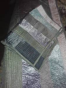 lot 1555 image: QUEEN Sized Bed Spread and 2 Pillow Shams