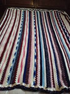 lot 1563 image: Crochet or Knitted Throw Blanket. 71 x 55
