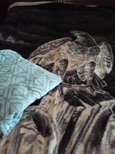 lot 1564 image: Grey Fleece Throw and Brown Fleece Throw