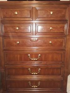 lot 1601 image: THOMASVILLE Chest of Drawers. 6 Drawers. 54 x 40 x 19.
