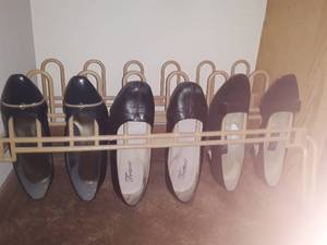 lot 1613 image: Shoe Rack with 3 pr. Ladies Shoes Size 6
