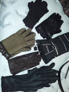 lot 1637 image: 7 Pr. Gloves