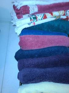 lot 1650 image: Lot of Hand Towels