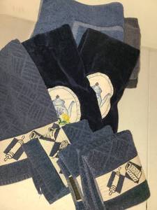 lot 1651 image: Set of Blue Towels with Bath Mat