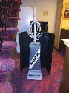 lot 2000 image: Oreck Classic XL Vacuum Cleaner