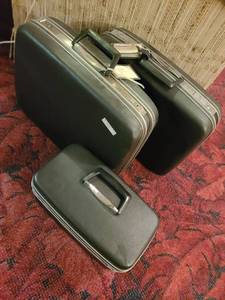 lot 2015 image: Samsonite hard sided luggage 20x16 and 9x14