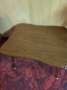 lot 2023 image: Formica childrens table 20 X 29 X 24