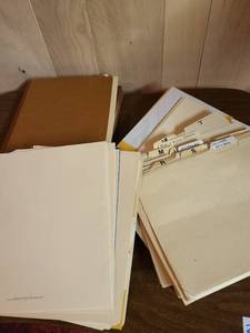 lot 2034 image: Assorted file folders and envelopes