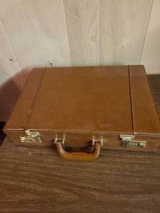 lot 2037 image: Briefcase