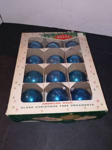 lot 1087 image: Shiny Brite Vintage Ornaments Blue