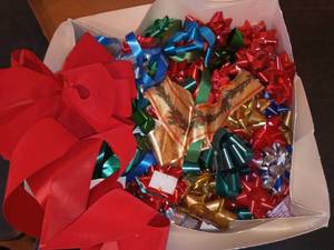 lot 1095 image: Gift Bows