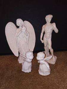 lot 1103 image: Santini Classic Italian Michelangelo Statue of David Figurine, Japanese Kissing Angels and Other Angel Decor