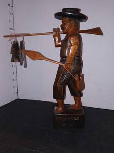 lot 1112 image: Honduran Hand Carved Wooden Fisherman Statue