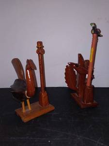 lot 1116 image: Honduran Hand Carved Pen Holders