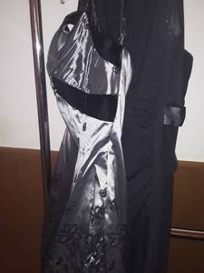 lot 1527 image: 3 Dresses. Size 6 (2) and an 8