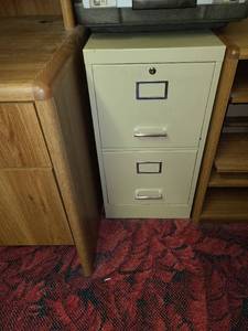 lot 2041 image: Two drawer letter size file cabinet, no key
