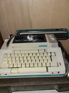 lot 2042 image: Smith Corona Coronamatic 1200 electric typewriter with case