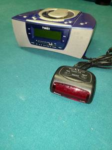 lot 2055 image: Timex CD player and Advance alarm clock