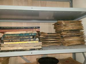 lot 2064 image: Lot of Albums, both 33s and 78s. Bring your own box.
