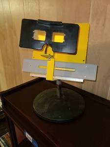 lot 2072 image: Black and yellow Keystone viewer on stand