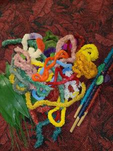 lot 2077 image: Luau party supplies
