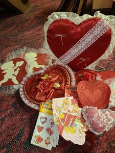 lot 2078 image: Vintage valentines cards and more