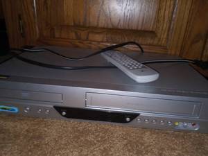 lot 1149 image: Zenith VHS and DVD Player with Remote
