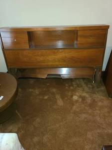 lot 1209 image: Full size headboard 37X55X8 and matching footboard (matches lot 1210 & 2209)