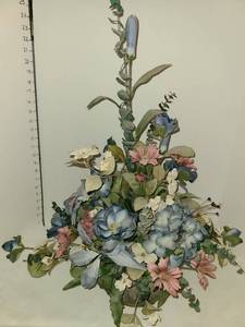 lot 1226 image: Artificial flower centerpiece