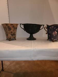 lot 1227 image: Three pieces of home dcor