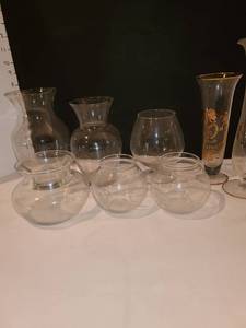 lot 1240 image: Various Sizes of vases