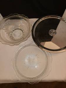 lot 1241 image: Pattern glass bowl and tray