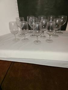 lot 1247 image: Twelve wine glasses