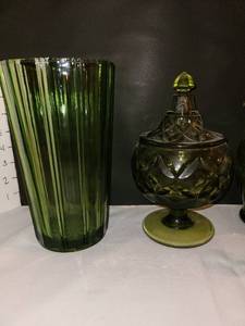 lot 1248 image: Assorted green glass decor