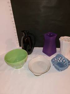 lot 1251 image: Vases and such