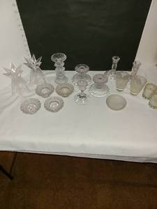 lot 1254 image: Clear glass candle holders