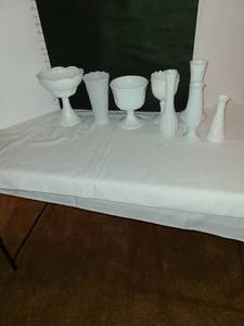 lot 1255 image: Assorted vases