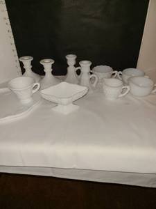 lot 1256 image: Milkglass items and more